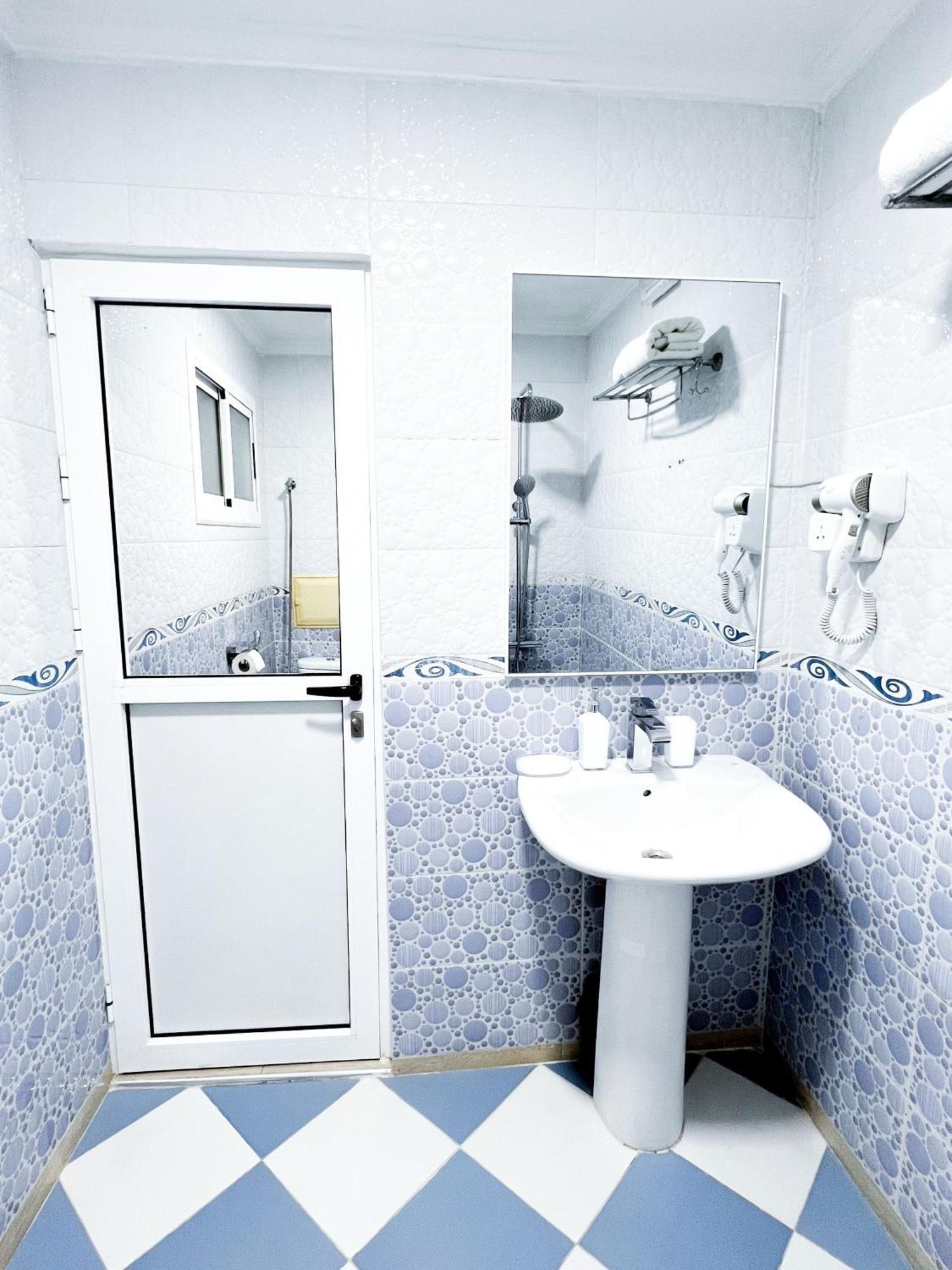 Mira Appartement -Lovely, Tidy & Close To Beaches And City Center Al Hoceïma Exteriör bild